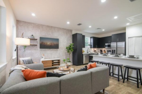 Private Cottage - KING Beds, Brand New, Near Beach, Golfing, Shopping & Restaurants